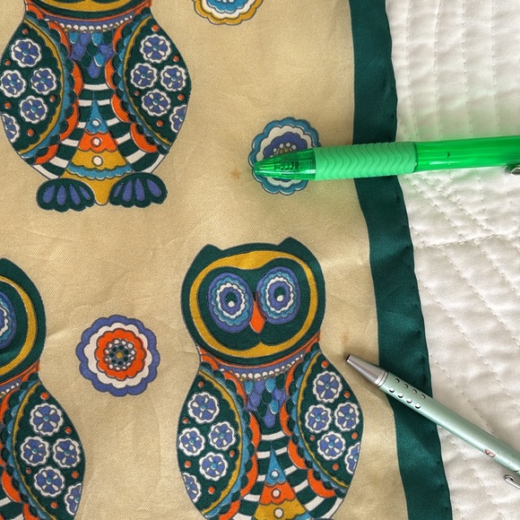 Vintage Echo Silk Scarf Owls Owl Design Pale Gold Emerald Green Colorful Whimsy - Picture 13 of 15